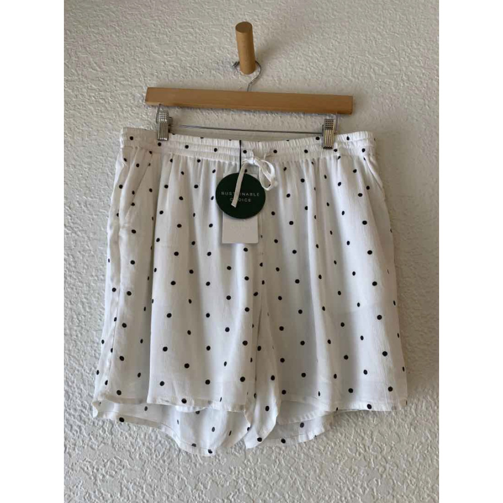 Just Female Shorts White Size XL NWT